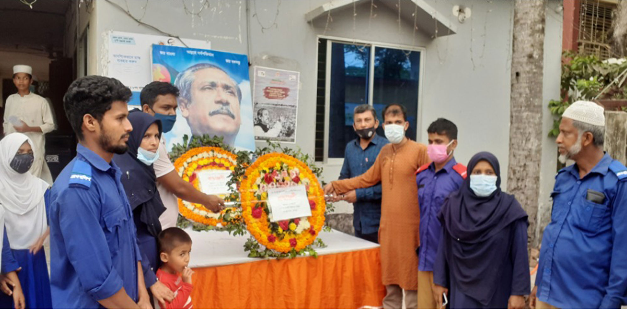 স্বাধীনতা দিবসে বাগাদী ইউপির কর্মকর্তা কর্মচারীর শ্রদ্ধাঞ্জলি অর্পণ