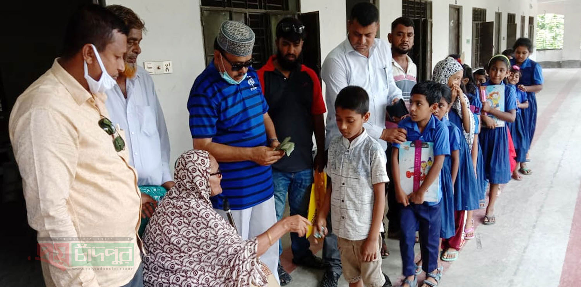 মতলব উত্তরে আল্লাহর দান কল্যাণ ট্রাস্টের উদ্যোগে দুঃস্থদের মাঝে নগদ অর্থ বিতরণ