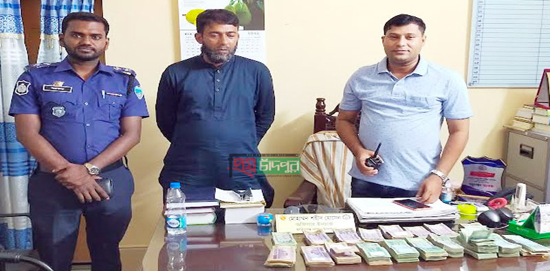 টাকা চুরি করে ফরিদগঞ্জে প্রেমিকার সাথে দেখা করতে এসে গ্রেফতার