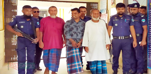 ফরিদগঞ্জে প্রকাশ্যে দু’ সহোদরকে হাত পা বেঁধে পিটিয়ে আহত, আটক তিন