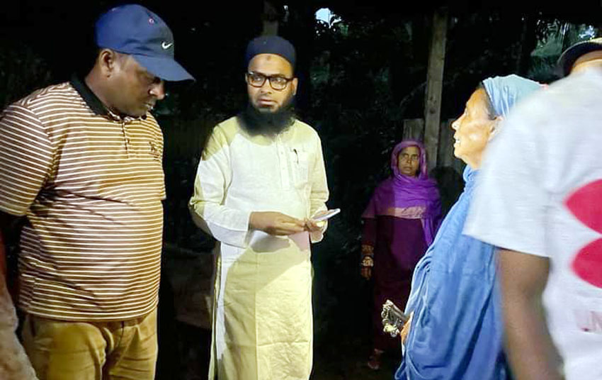 অগ্নিকাণ্ডে ক্ষতিগ্রস্ত পরিবারকে আর্থিক সহায়তা প্রদান