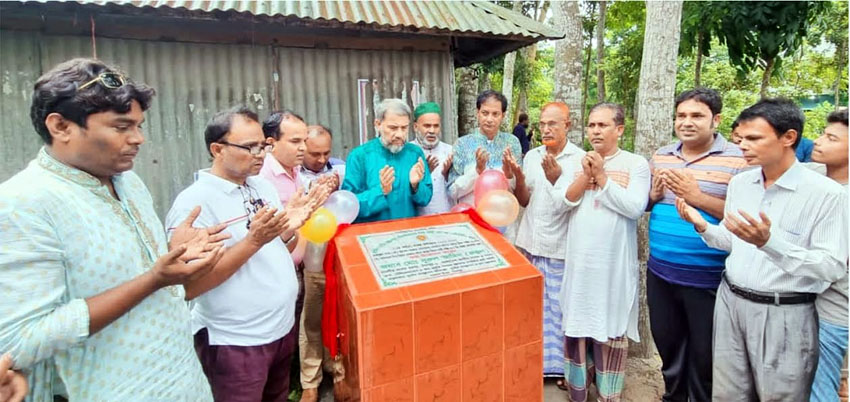 মতলব উত্তরে দুইটি হেরিংবোন বন্ড রাস্তার উদ্বোধন করেন সাংসদ অ্যাড. নুরুল আমিন রুহুল
