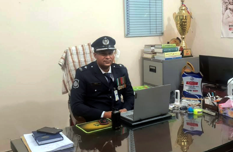 ফরিদগঞ্জে আইন-শৃঙ্খলা রক্ষায় নিরলসভাবে কাজ করছেন ওসি শহীদ হোসেন