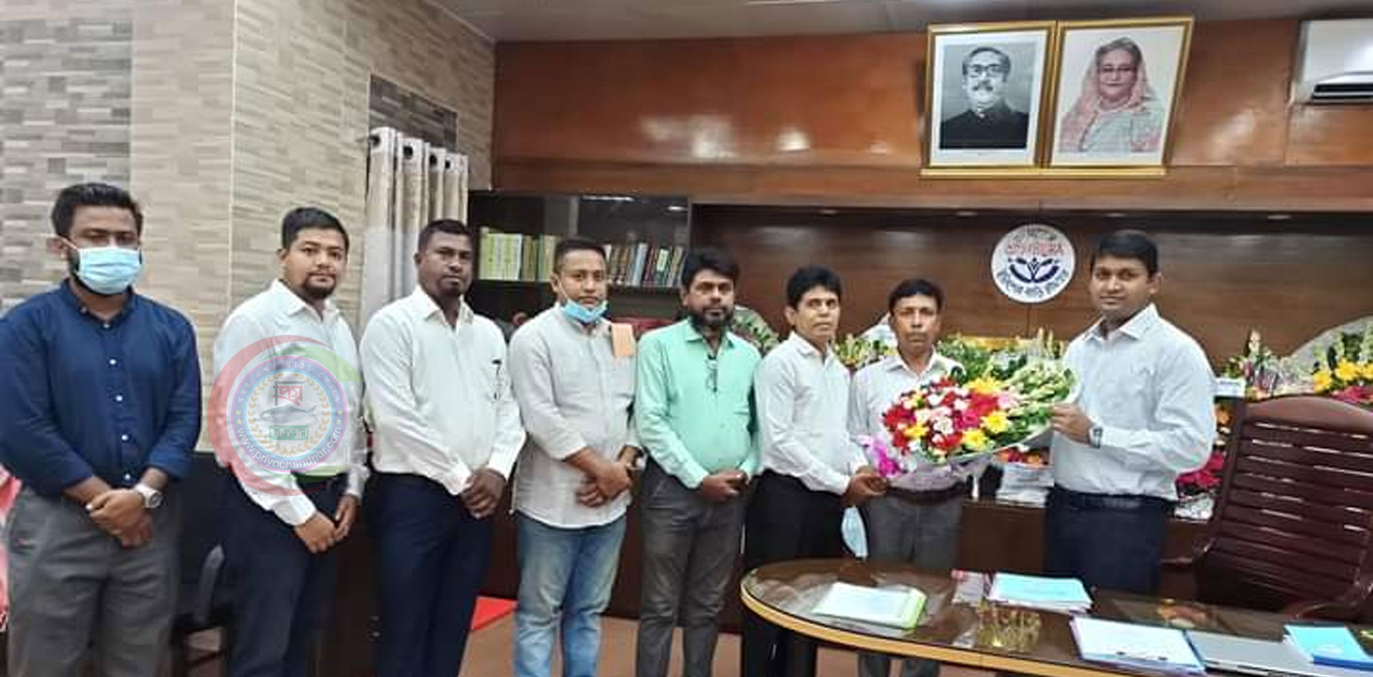 চাঁদপুর জেলা প্রশাসক কামরুল হাসানকে বাপসার ফুলের শুভেচ্ছা 