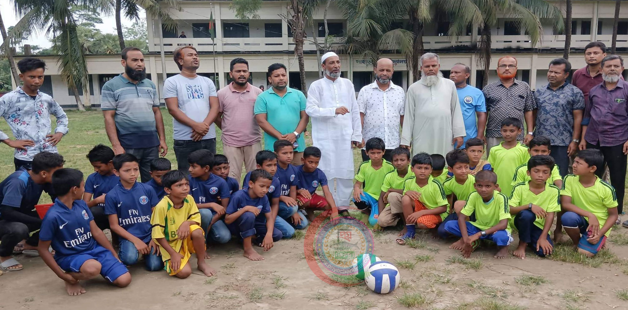 শাহমাহমুদপুর ইউনিয়নে বঙ্গবন্ধু ও বঙ্গমাতা সপ্রাবি ফুটবল টুর্নামেন্টের উদ্বোধন