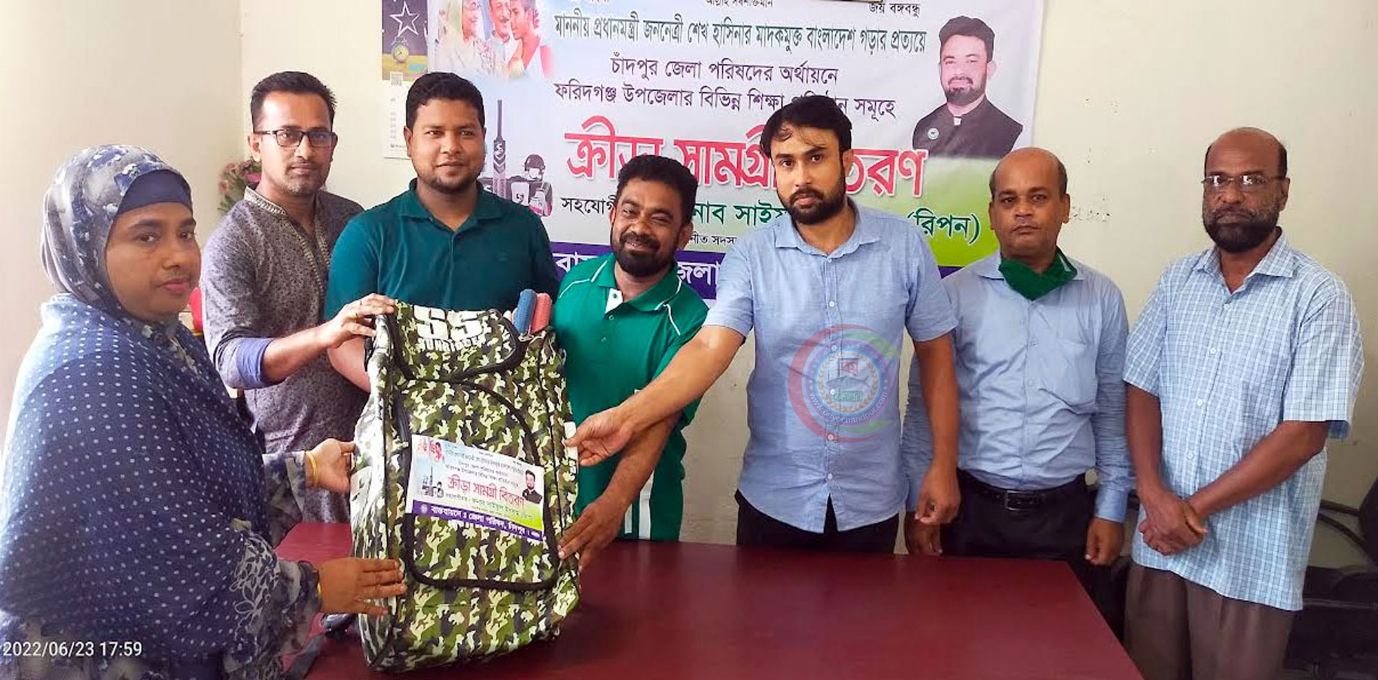 ফরিদগঞ্জে জেলা পরিষদের অর্থায়নে ক্রীড়া সামগ্রী বিতরন
