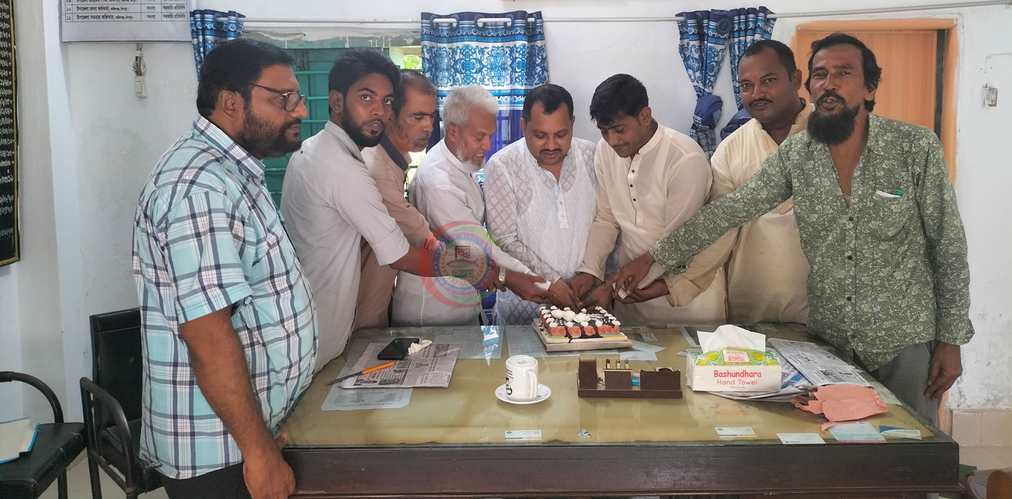 আওয়ামীলীগের প্রতিষ্ঠাবার্ষীকীতে ফরিদগঞ্জ কেন্দ্রীয় সমিতিতে কেককাটা