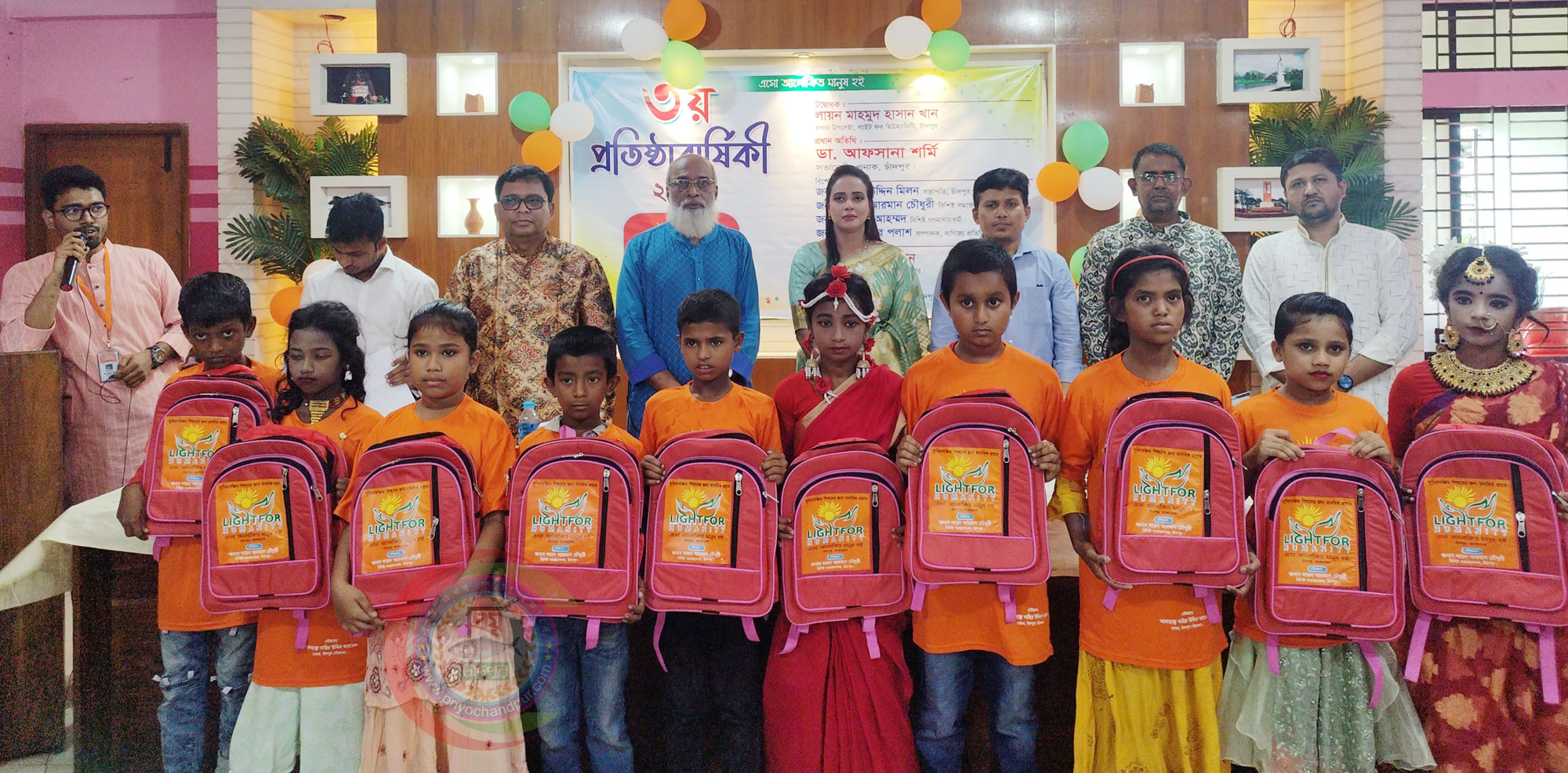 সমাজ সেবক রবিন চৌধুরীর শিক্ষা উপকরণ বিতরণ