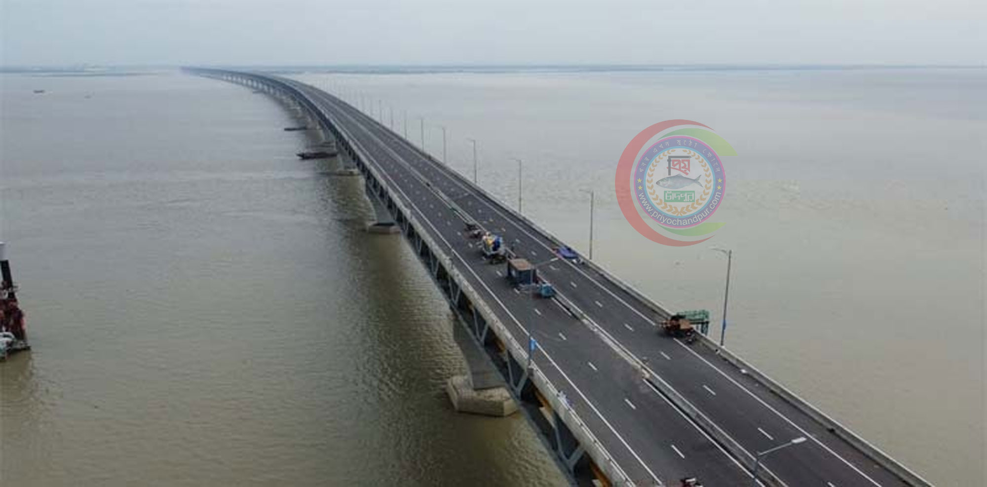 বাংলাদেশের পদ্মার বুক চিরে ‘সাহস’