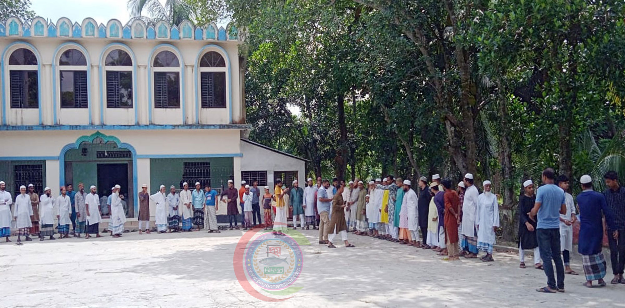 মতলব পাঁচআনী কবরস্থান ও ঈদগাহের বিরুদ্ধে মিথ্যা মামলার প্রতিবাদে মানববন্ধন