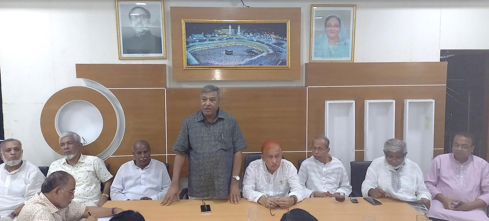 জাতীয় শোক দিবস উপলক্ষে চাঁদপুর জেলা আওয়ামী লীগের জরুরি সভা