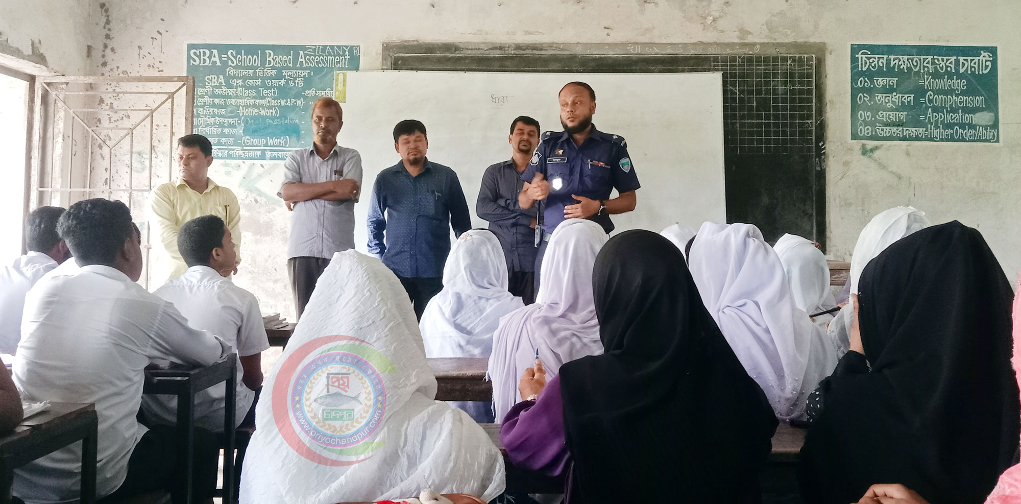 জীবগাঁও জেনারেল হক হাইস্কুল এন্ড কলেজে পুলিশের সচেতনতামূলক প্রচারণা