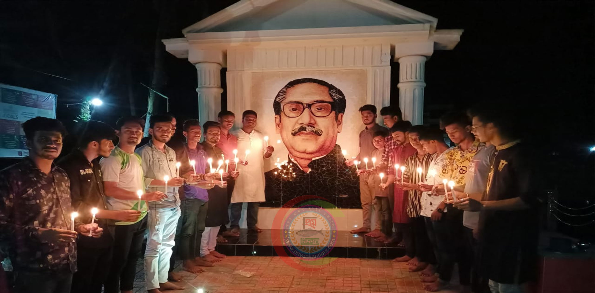 আগস্টের প্রথম প্রহরে ফরিদগঞ্জে ছাত্রলীগের মোমবাতি প্রজ্জ্বলন