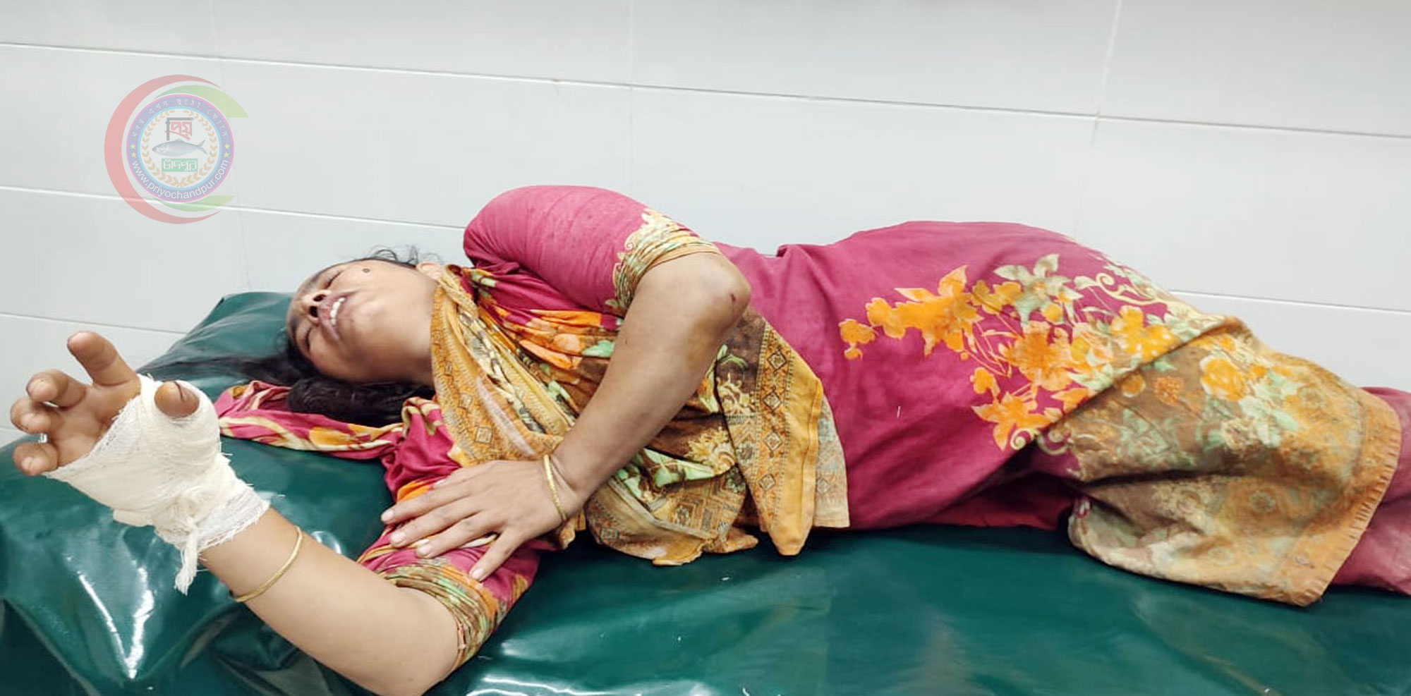 স্বামীর পরকিয়া : মতলব উত্তরে স্ত্রীকে স্বামী দেবর শ্বশুর শ্বাশুড়ি কর্তৃক মারধর