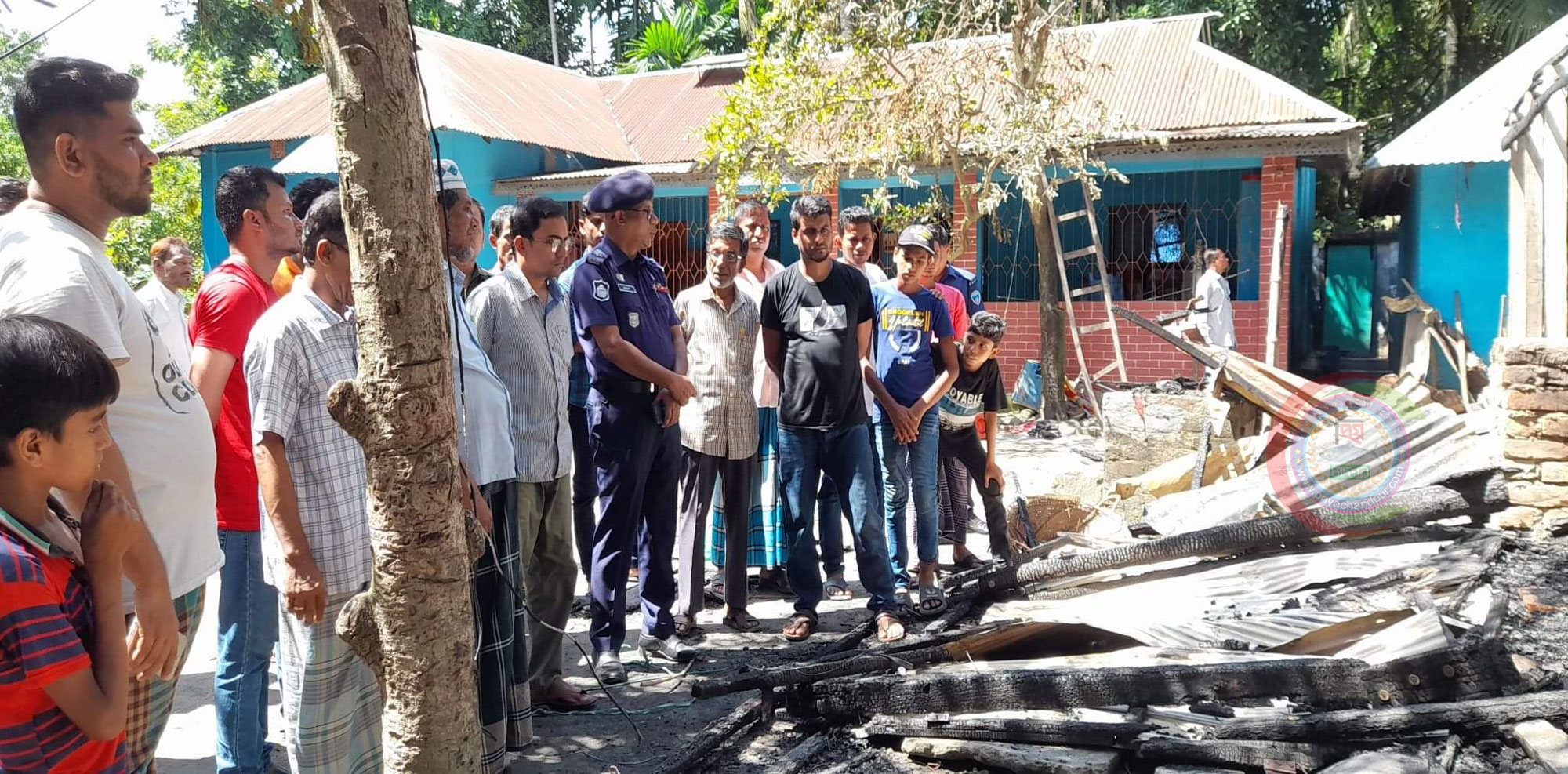শাহরাস্তিতে দুর্বৃত্তের আগুনে পুড়ে গেল ইউপি চেয়ারম্যানের বাড়ি! ইউএনওর পরিদর্শন