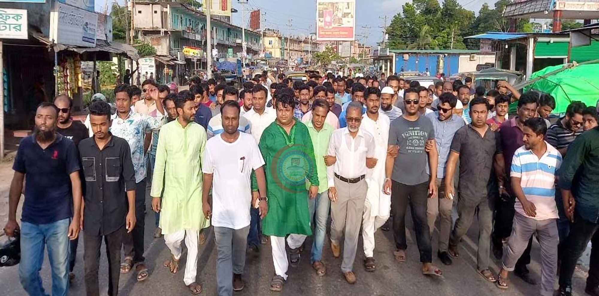 বিএনপির নৈরাজ্যের প্রতিবাদে ফরিদগঞ্জে আ’লীগের বিক্ষোভ মিছিল