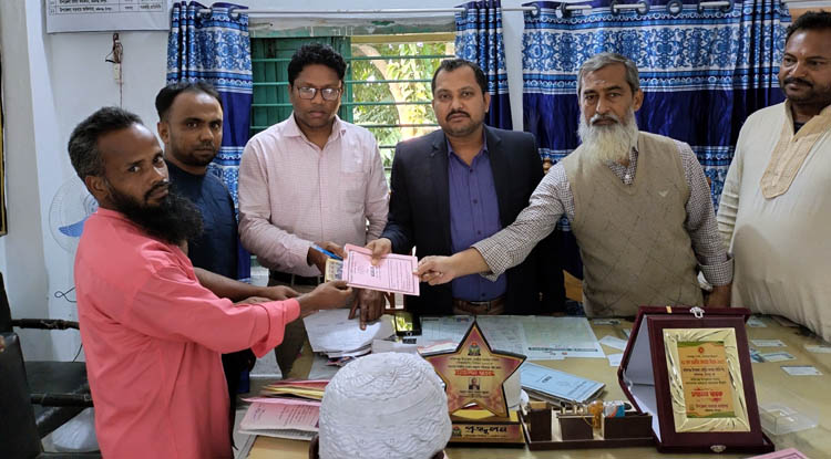 ফরিদগঞ্জ উপজেলা কেন্দ্রীয় সমবায় সমিতির কৃষি ঋন বিতরণ 