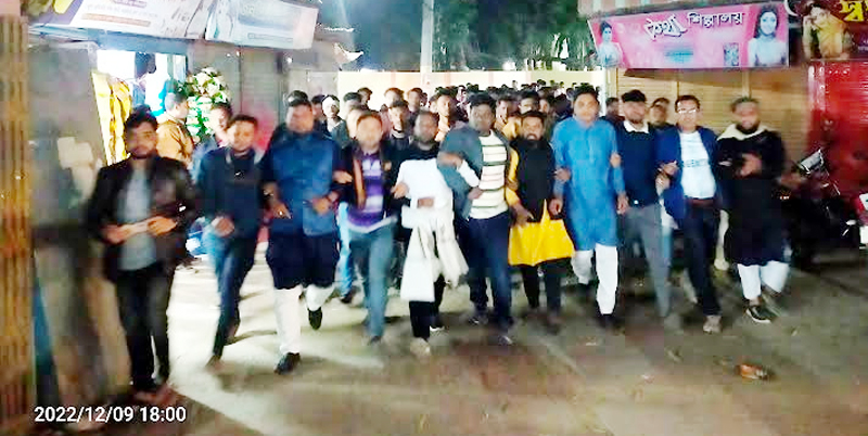 বিএনপি-জামায়াতের নৈরাজ্যের প্রতিবাদে ফরিদগঞ্জে বিক্ষোভ মিছিল