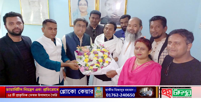 সুজিত রায় নন্দীকে চাঁদপুর জেলা সাংবাদিক ক্লাবের ফুলেল শুভেচ্ছা