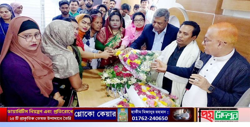 সুজিত রায় নন্দীকে চাঁদপুর জেলা মহিলা আওয়ামীলীগের ফুলেল শুভেচ্ছা