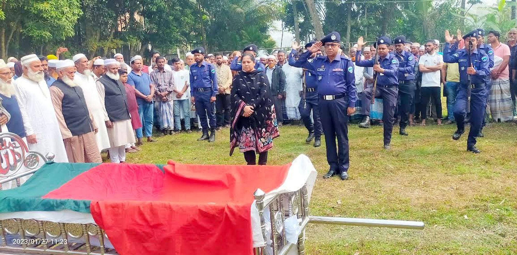 ফরিদগঞ্জে রাষ্ট্রীয় মর্যাদায় মুক্তিযোদ্ধা শাহাদাত হোসেনের দাফন সম্পন্ন