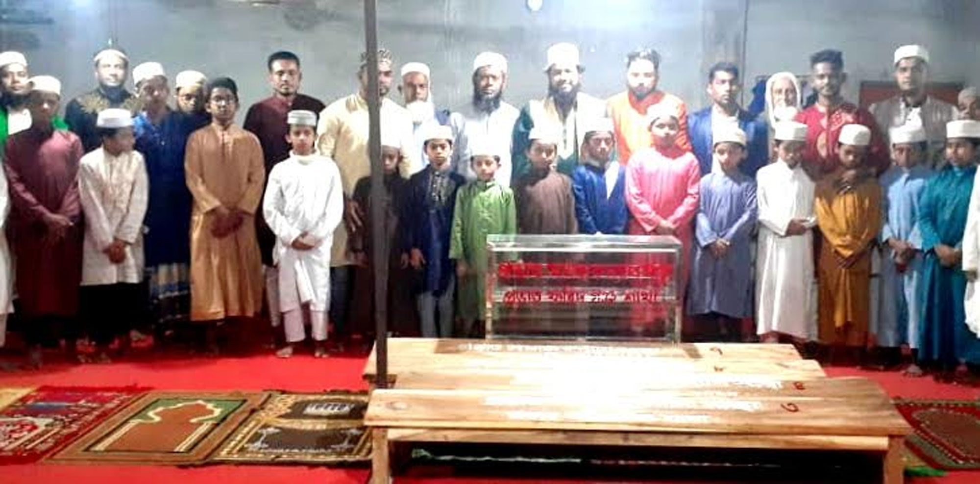 ছাত্রদের পড়ালেখার সুবিধার্থে মাদ্রাসায় ফার্নিচার দিলেন প্রভাত ফরিদগঞ্জ শাখার নেতৃবৃন্দ