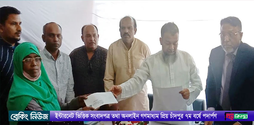 ফরিদগঞ্জে এম এ হান্নান কল্যাণ ট্রাস্টের অনুদান প্রদান