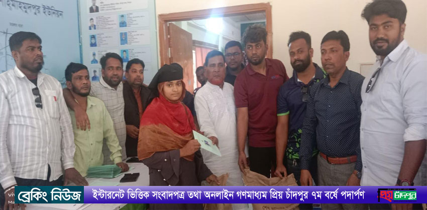শাহমাহমুদপুরে হতদরিদ্র পরিবারের মাঝে ভিজিডির চাল বিতরণ