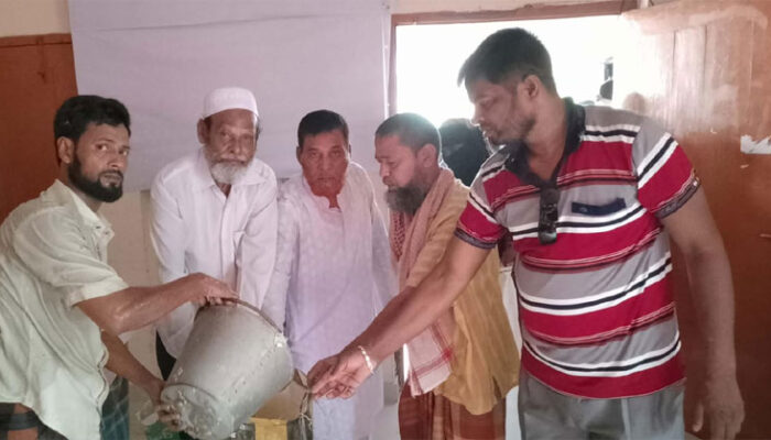 শাহমাহমুদপুরে ঈদের বিশেষ চাল বিতরণ