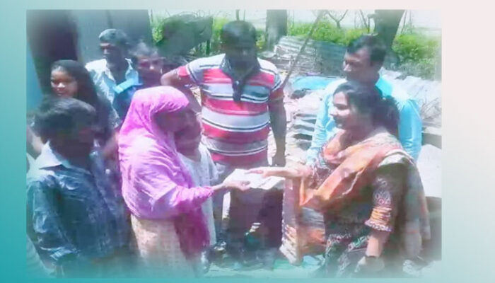 ভড়ঙ্গারচরে অগ্নিকান্ডে ক্ষতিগ্রস্ত পরিবারের মাঝে ত্রাণমন্ত্রণালয়ের অনুদান