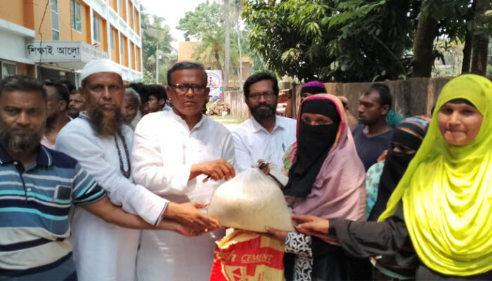 মৈশাদীতে ভিজিএফের চাল বিতরণ