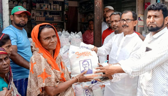 ছেংগারচর পৌরসভায় সম্ভাব্য মেয়র প্রার্থী আলাউদ্দিন প্রধানের ঈদ উপহার বিতরণ