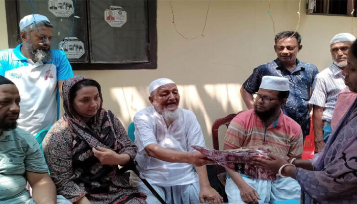 অসহায় দুস্থ্যদের মাঝে মনিরুজ্জামান মানিকের ঈদ উপহার প্রদান