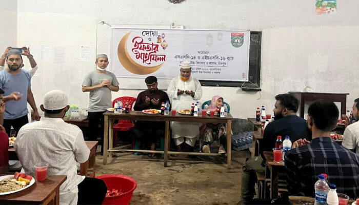 বাবুরহাট উচ্চ বিদ্যালয়ের এসএসসি ১৪ ব্যাচের ইফতার মাহফিল অনুষ্ঠিত
