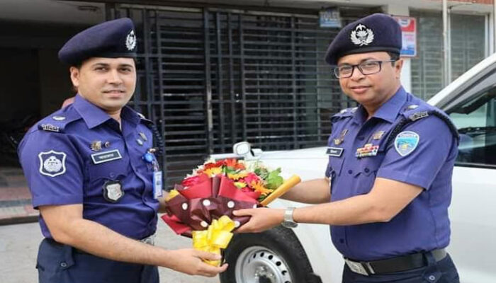 চাঁদপুর সদর সার্কেল অফিস বার্ষিক পরিদর্শনে এসপি মিলন মাহমুদ
