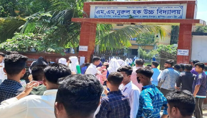 চাঁদপুরের এম এম নুরুল হক উবি এসএসসি পরীক্ষার কেন্দ্র সচিবসহ ২ শিক্ষককে বহিষ্কার