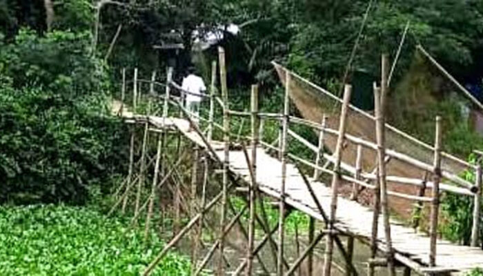 চাঁদপুরের শাহমাহমুদপুরে দেড় শতাধিক পরিবারের এক আতঙ্কের নাম ঝুঁকিপূর্ণ সাঁকো