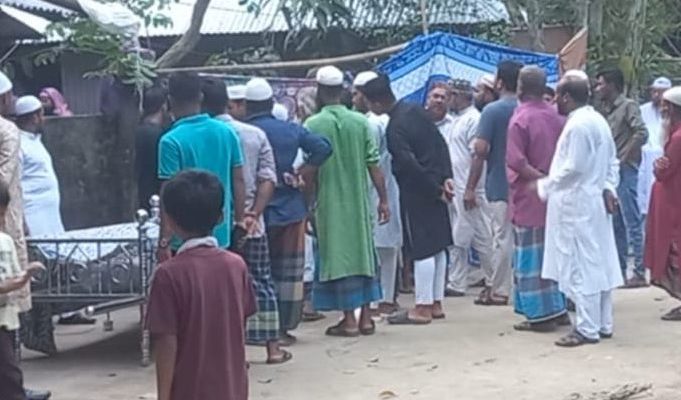 হাজীগঞ্জে বিদ্যুৎস্পৃষ্ট স্বামীকে বাঁচাতে গিয়ে প্রাণ গেল স্ত্রীরও!