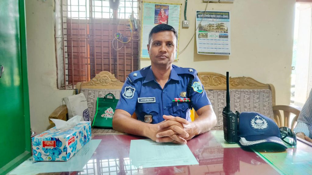 ওসি কামরুজ্জামানের সৃজনশীলতায় বদলেছে চাঁদপুর নৌ থানার চিত্র