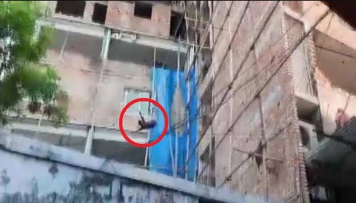 পানিতে ডুবে ছোট ভাইয়ের মৃত্যুর শোকে ছাদ থেকে লাফিয়ে বোনের আত্মহত্যা