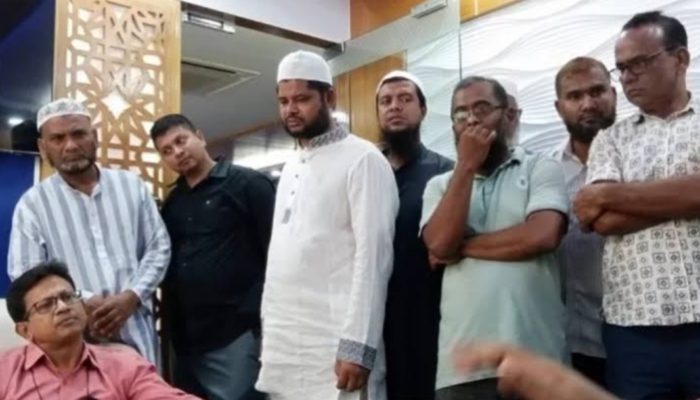 ৫৩৮ হজযাত্রীর টাকা নিয়ে পালিয়েছে এজেন্সি