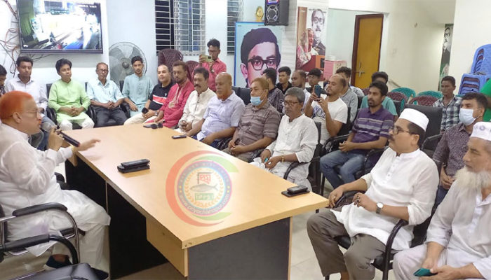 চাঁদপুরে নেতাকর্মীদের সাথে জেলা আওয়ামীলীগের সাধারণ সম্পাদকের মতবিনিময়