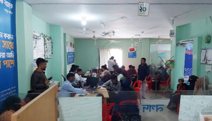 শাহরাস্তিতে দিনব্যাপী রেমিট্যান্স সুবিধাভোগীদের নিয়ে ব্র্যাক ব্যাংকের কর্মশালা