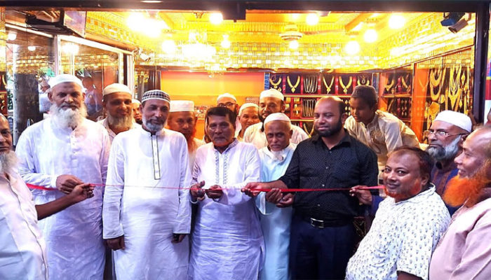 দেশি-বিদেশি অলংকার নিয়ে মহামায়ায় হাজী বরকত উল্লাহ জুয়েলার্সের শুভ উদ্বোধন