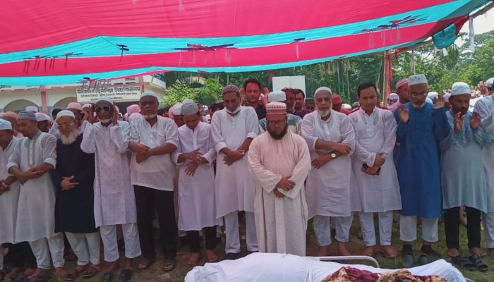 হাইমচরে অ্যাডভোকেট মোখলেছুর রহমানের জানাজা সম্পন্ন