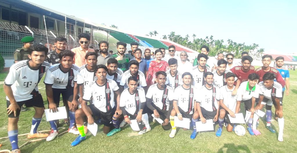 ফুটবলে উপজেলায় চ্যাম্পিয়ন চাঁদপুর সরকারি কলেজ