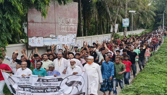 ৫ নম্বর ওয়ার্ডে উটপাখি প্রতীকের মুছা আহম্মদের গণসংযোগ