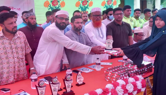 মতলব দক্ষিণে অনির্বাণ সমাজকল্যাণ ফাউন্ডেশনের কৃতি শিক্ষার্থী সংবর্ধনা