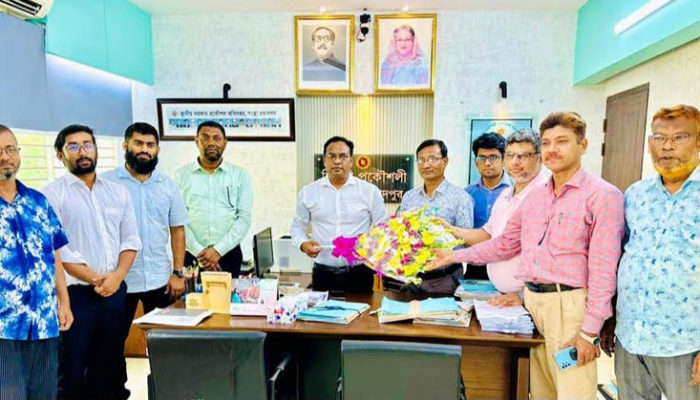 এলজিইডি চাঁদপুরের নির্বাহী প্রকৌশলী মোঃ আহসান কবিরের যোগদান, ফুলেল শুভেচ্ছা
