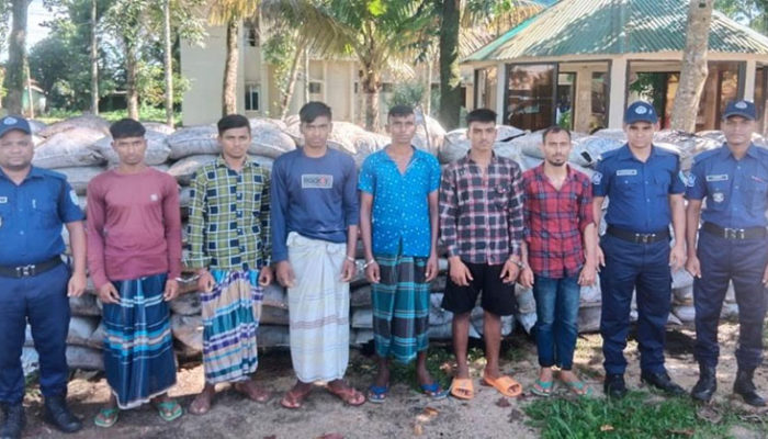 তাহিরপুর সীমান্তে বেপরোয়া দুর্ধর্ষ চোরাচালানীচক্র